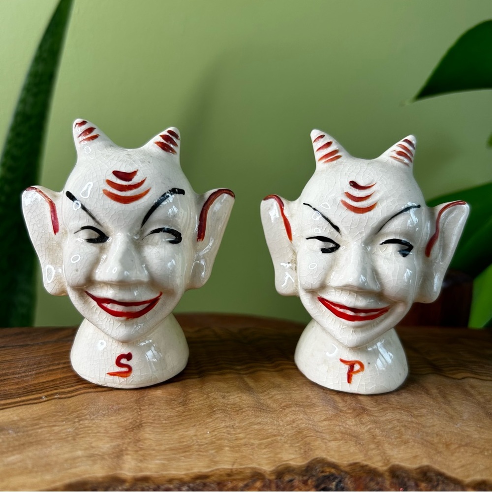 Vintage 1940’s Pearl China & Pottery Co. Salt & Pepper Shakers